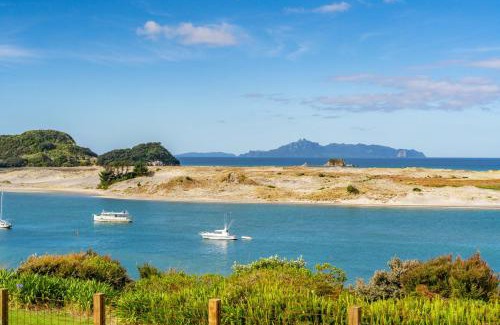 Mangawhai Heads House | Harbourview Haven - Mangawhai Heads Holiday Home