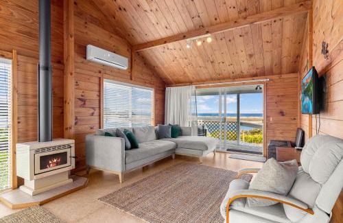 Mangawhai Heads House | Harbourview Haven - Mangawhai Heads Holiday Home