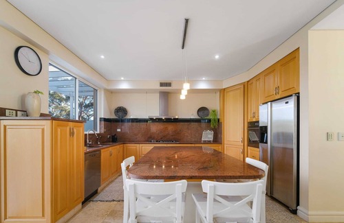Seaforth House | Harbourview Heaven Spacious Luxury Retreat