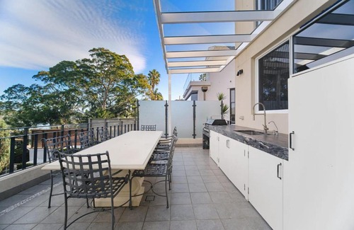 Seaforth House | Harbourview Heaven Spacious Luxury Retreat