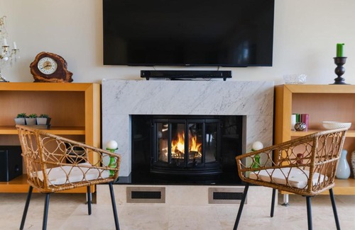 Seaforth House | Harbourview Heaven Spacious Luxury Retreat