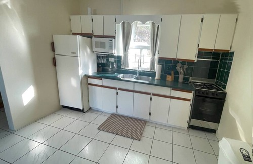 Mount Pleasant Bay Apartment | Harbourview Two - Garden Escape, Harbourview Apartments Apt 2