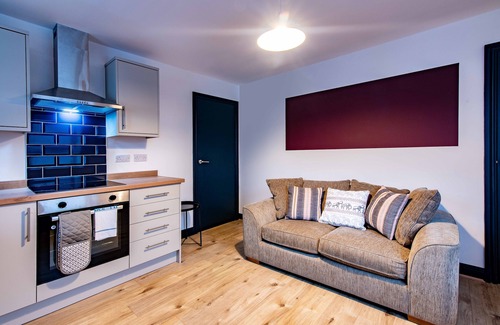 Newark Apartment | Harcourt 1D: 2BR Flat with Parking in Newark