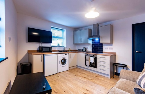 Newark Apartment | Harcourt 1D: 2BR Flat with Parking in Newark