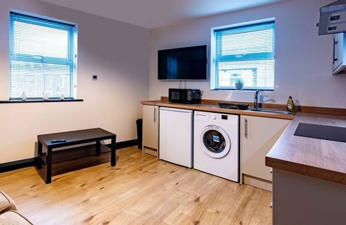 Newark Apartment | Harcourt 1D: 2BR Flat with Parking in Newark