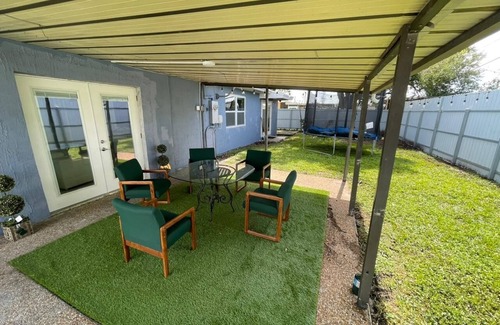 Carol City Villa | Hard rock house ~ 5 Min to stadium and events