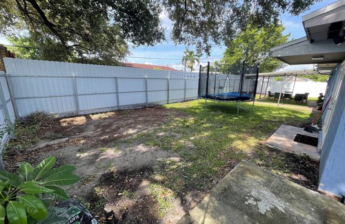Carol City Villa | Hard rock house ~ 5 Min to stadium and events