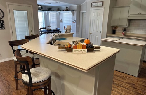Kingston House | Hard Rocks Catfish Bay Escape with Hot-tub