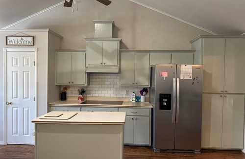 Kingston House | Hard Rocks Catfish Bay Escape with Hot-tub