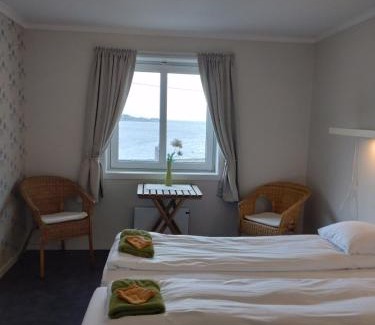 Herand House | Hardanger Rom & Harmonium "The Green B&B"