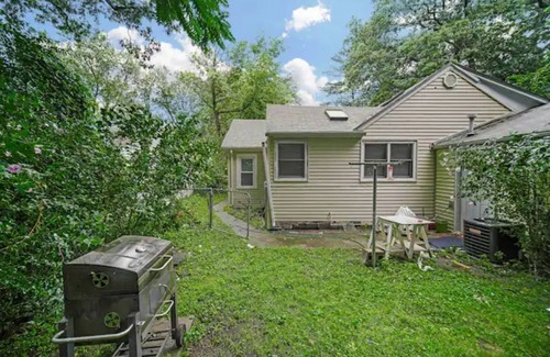 Gary House | HardRock Hideaway - 5br, Cozy, Steps from Casino!