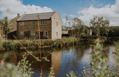 Holestone Moor House | Hardwick Cottage- Darwin Lake Holiday Village