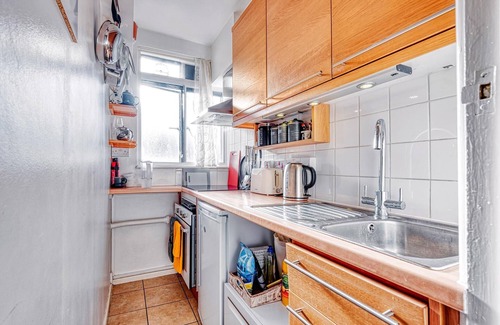 West Putney Apartment | Hardwood Home