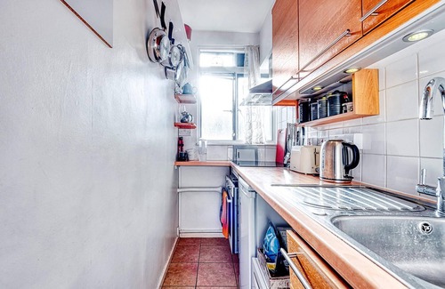 West Putney Apartment | Hardwood Home