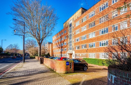 West Putney Apartment | Hardwood Home