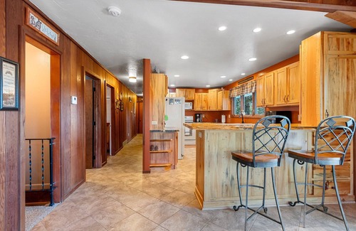 Athelstane Cabin | Hardwood Point nAmazing 7-bedroom vacation compound in Silver Cliff with AC WiFi