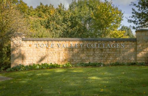 Towcester House | Hares Scrape at Tove Valley Cottages