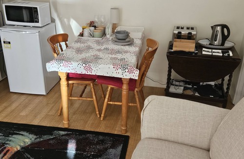 Falcon Bed & Breakfast | Harewood's Hideaway