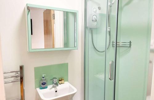 Bristol Floating Harbour Apartment | Harford House Studios 07 - Hopewell