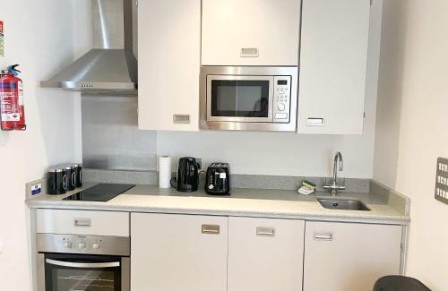 Bristol Floating Harbour Apartment | Harford House Studios 07 - Hopewell