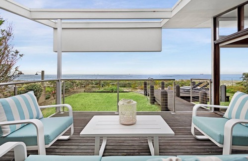 Noraville House | Hargraves Beachfront at Noraville - Hargraves Beachfront at Noraville. Absolute Beachfront. Panoramic views of Hargraves Beach