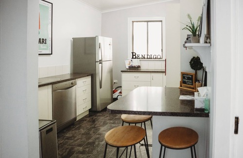 Bendigo House | Hargreaves Cottage - close to CBD