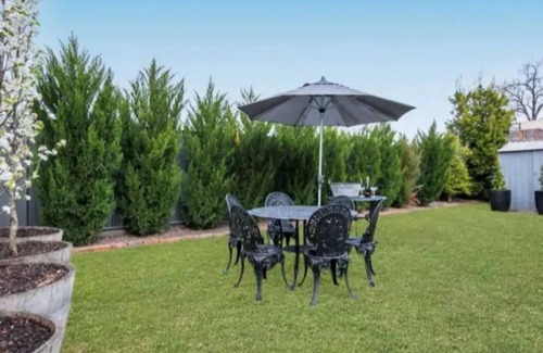 Bendigo House | Hargreaves Cottage - close to CBD