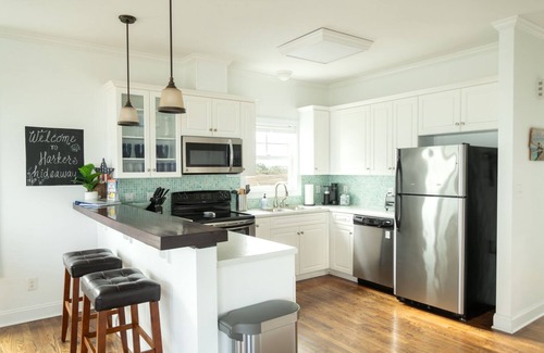 Oak Hammock House | Harkers Hideaway - Waterfront Home with Private Dock & Private Beach