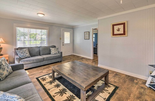Harkers Island House | Harkers Island Home with Porch ~ 1 Mi to Marina!