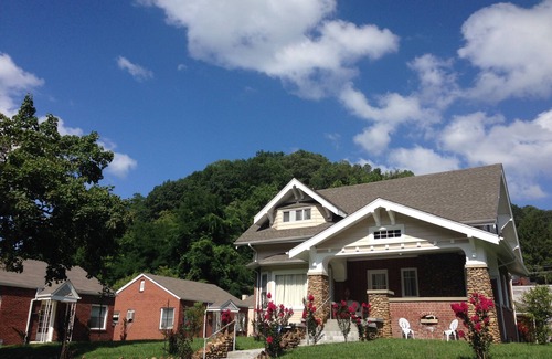 Dayhoit House | Harlan, KY GuestHouse 300 Vacation/Weddings/Events (Cole Mansion)