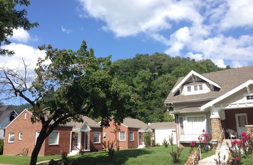 Dayhoit House | Harlan, KY GuestHouse 300 Vacation/Weddings/Events (Cole Mansion)