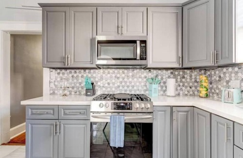 Fairgrounds Apartment | Harleaux Chateaux by Jazz Fest & City Park!