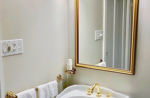 Rideau Lakes Bed & Breakfast | Harlem Stonegate B&B
