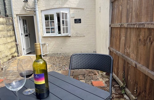 Harleston Cottage | Harleston. Norfolk/Suffolk border historic town centre cottage.nClose to Dissn