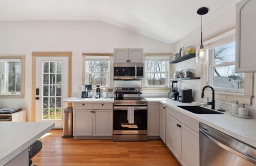 Hampton House | Harley's House |Minutes to Beach |Newly Renovated
