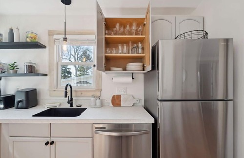 Hampton House | Harley's House |Minutes to Beach |Newly Renovated