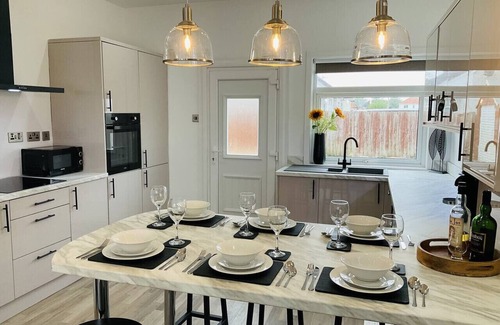 Prestwick House | Harling House - 4 Bedroom - Briarhill Road