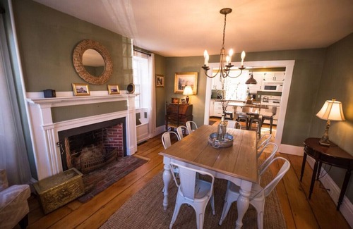 Plymouth Cultural District House | Harlow Bishop House, Best Location in town, hot tub, deck, brook