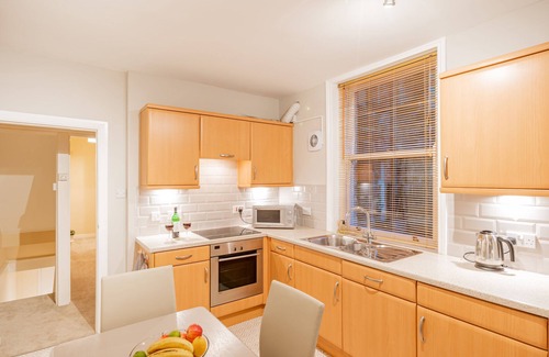 Harrogate Apartment | Harlow View, Harrogate - 2 bedroom apt. Dog Friendly. Free Parking.