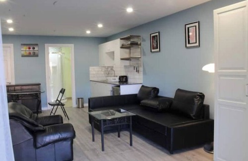 West Porpoise Bay Apartment | Harmony B&B: Cozy and Chic 3-bdm Suite with Tatami