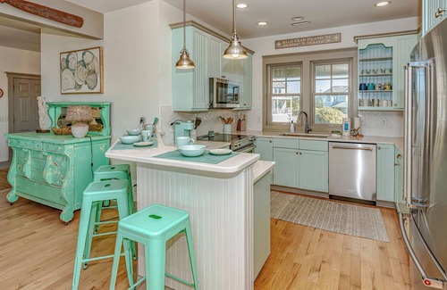 South Beach House | Harmony Cottage is a 4 BR/4.5 BA Oceanfront Retreat!