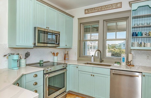 South Beach House | Harmony Cottage is a 4 BR/4.5 BA Oceanfront Retreat!
