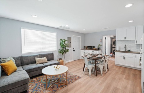 Baldwin Park House | Harmony Haven: 3BR Back House with Full Kitchen, Parking, Laundry, and Patio Bliss!