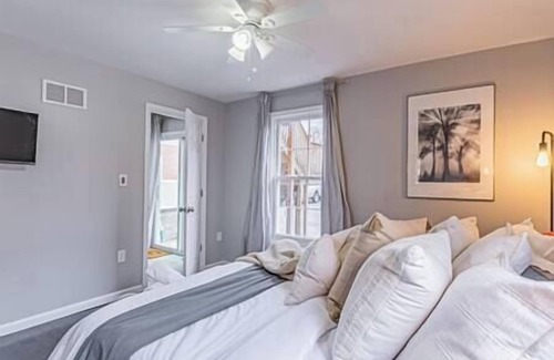 Vauxhall House | Harmony Haven: A Duplex Retreat