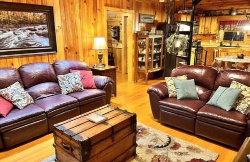 Green Mountain Cabin | Harmony Hollow -5bd Rustic Cabin