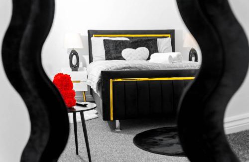 Tipton House | Harmony House 3 Bedroom New Build for Families, Contractors, Black Country Museum Sleeps 6