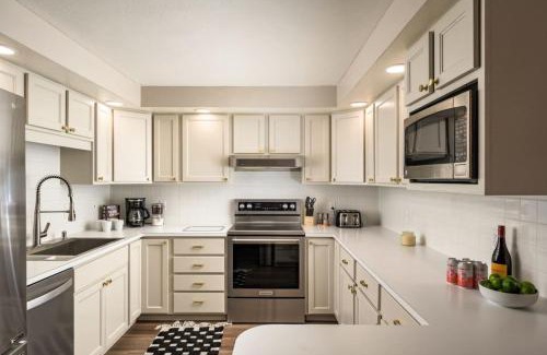 Lamar Heights Area House | Harmony House An Experiential home With A Hot Tub