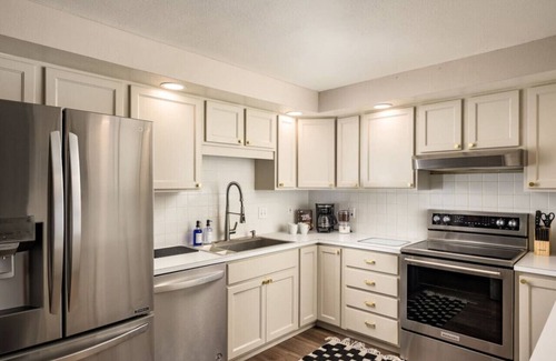 Lamar Heights Area House | Harmony House | Hot Tub | Experiential home
