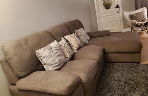 Collingdale House | Harmony Room with private bathroom by the Airport
