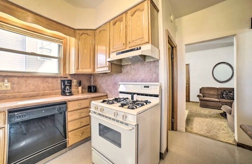 Johnstown House | Harold Hidden Haven - Close to area Hospitals